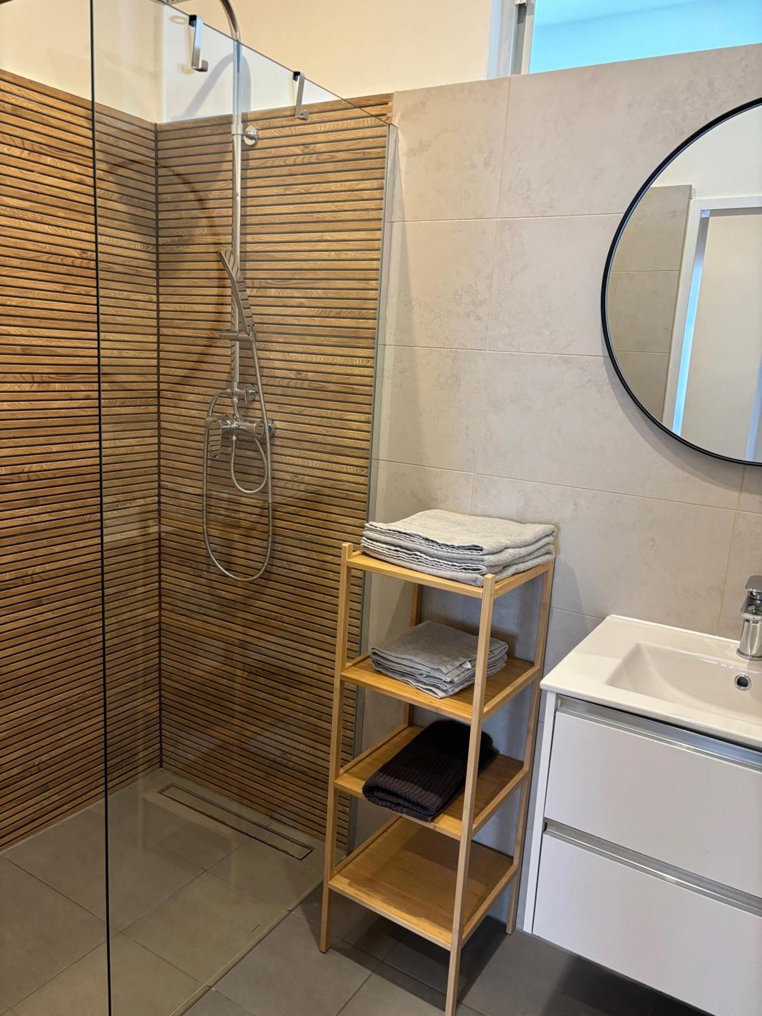 Traumhafte Wohnung Fuer 3, Grosszuegig, Walk In Dusche Відень Екстер'єр фото